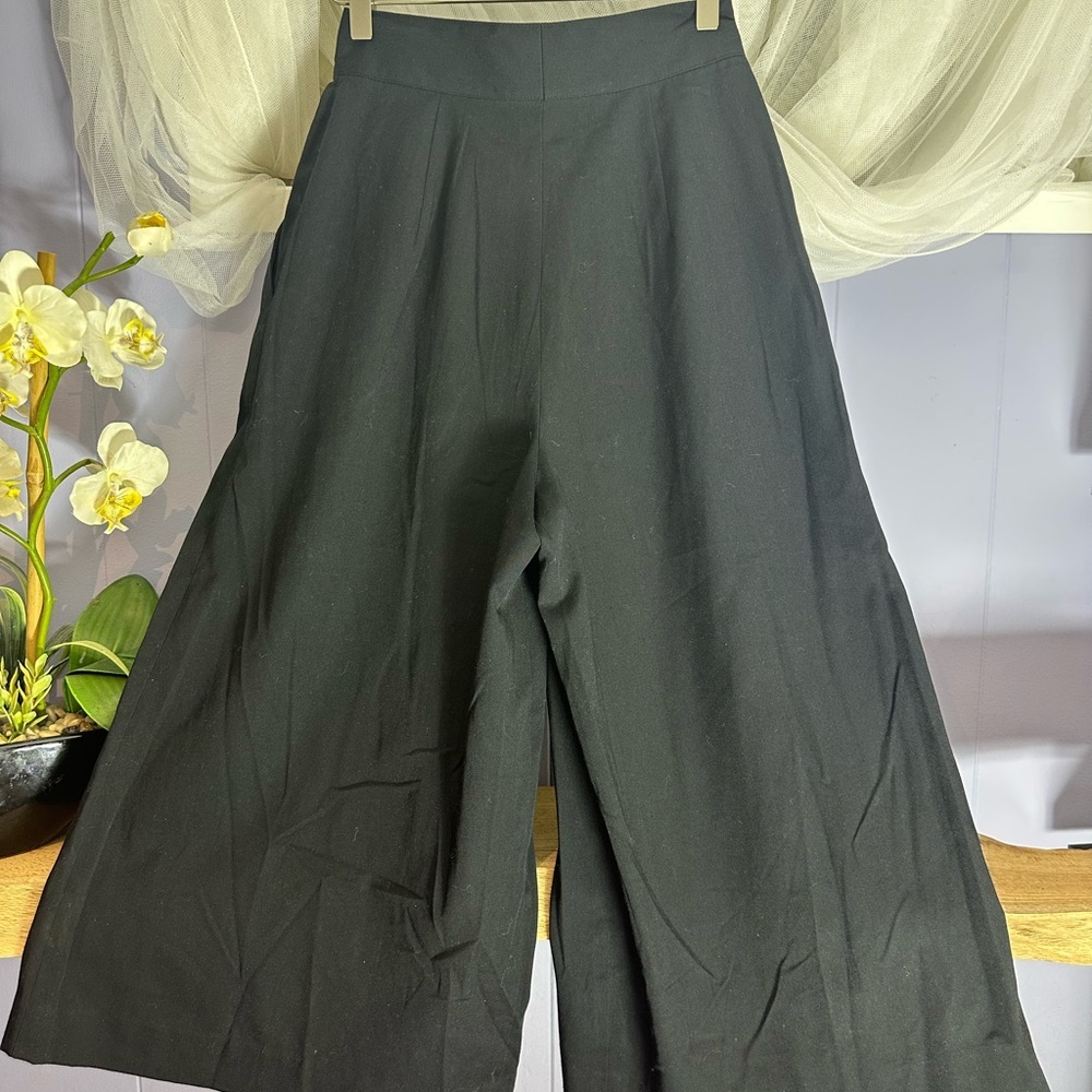 Elegant Black Pleated front Culottes for Women - Picture 10 of 11